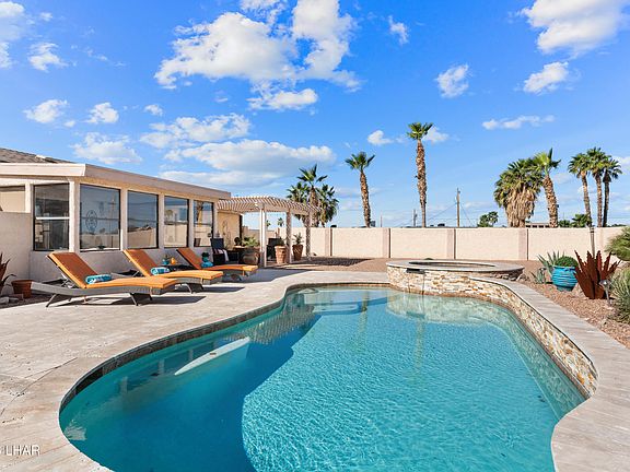 3rd image of 3133 Chemehuevi Blvd