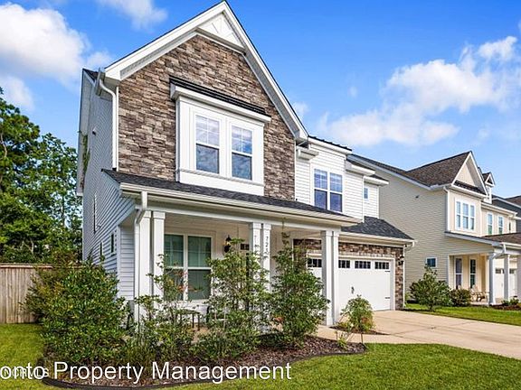 3rd image of 723 Antler Dr