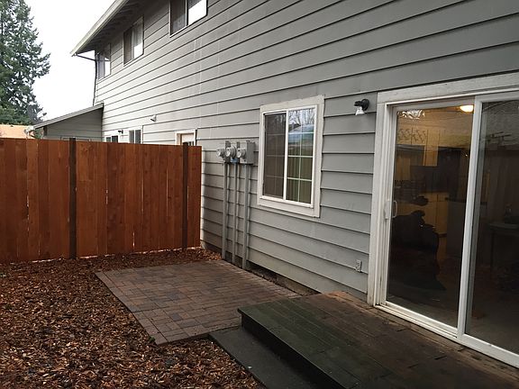 3rd image of 853 SE 13th Ave