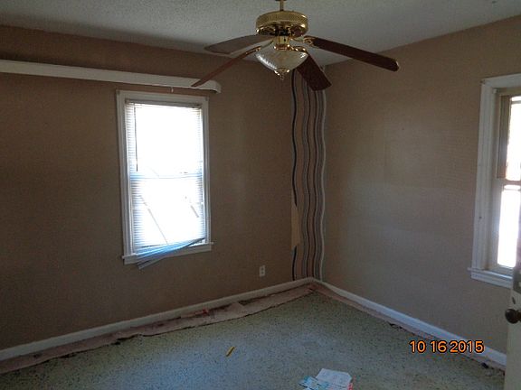 5th image of 2808 E Oak St