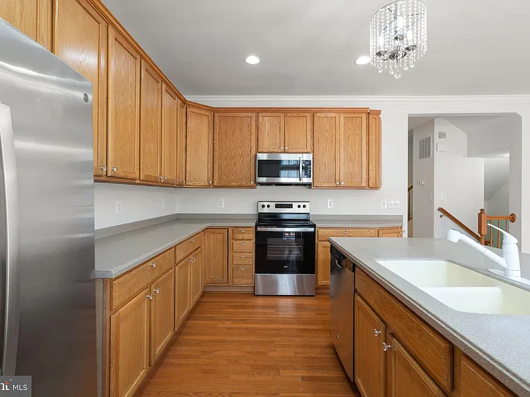 2225 Potomac Club Pkwy — Photo 12