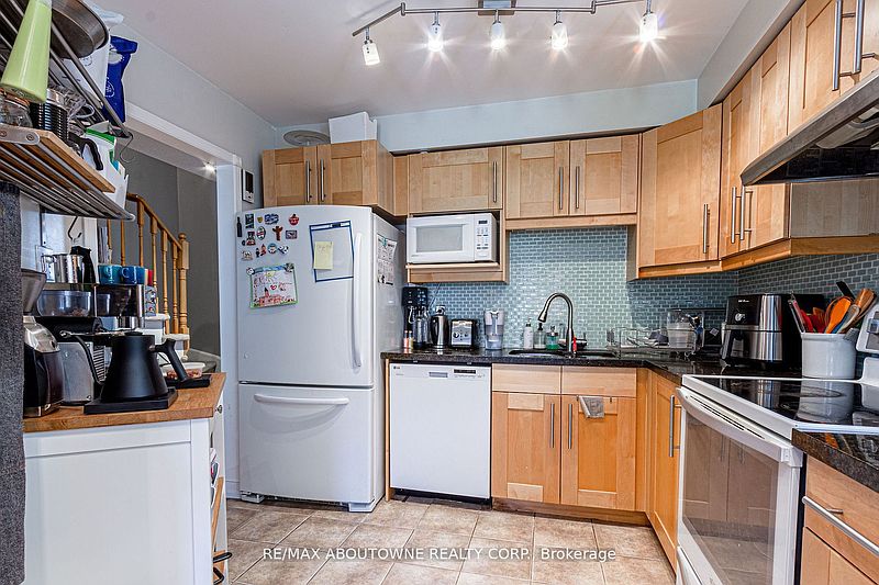 Oakville Townhouse for rent - 3 Bedrooms — photo 9
