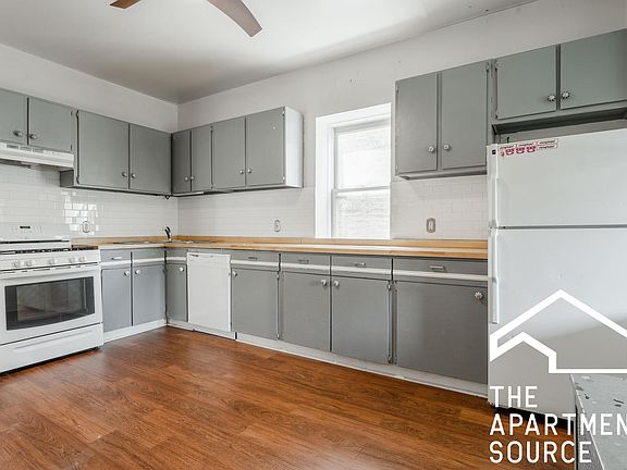 3rd image of 1318 N Artesian Ave
