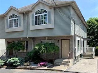 12 King James Ct, Staten Island, NY 10308