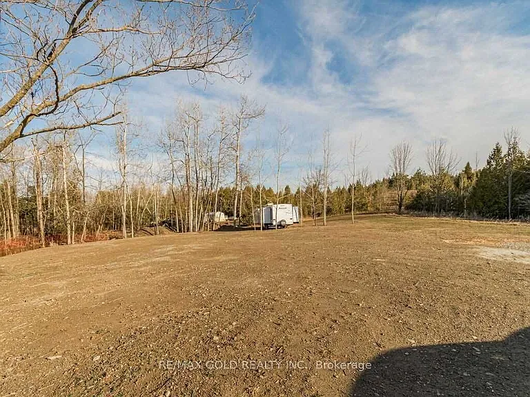 5135 Trafalgar Rd — Photo 4