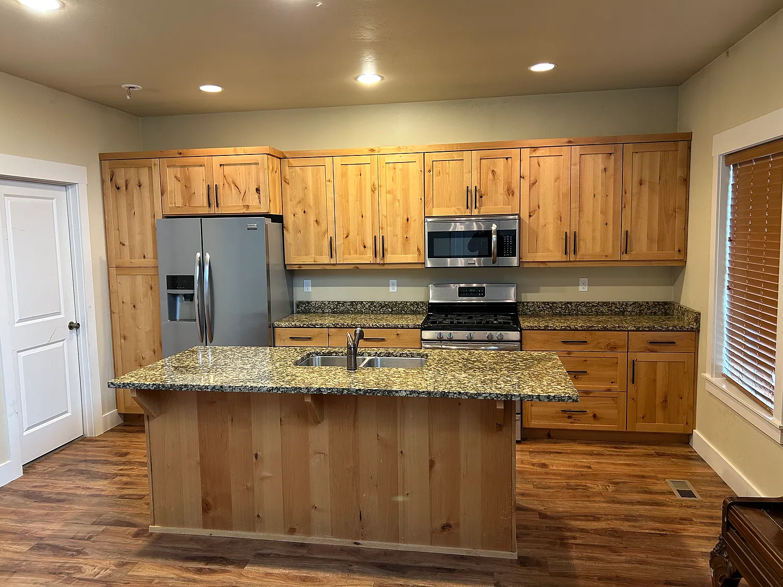 151 Brimstone Dr — Photo 2