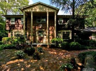 4 Stony Run Ct, Dix Hills, NY 11746