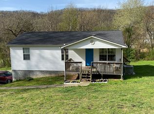 256 Queener Ln, Caryville, TN 37714