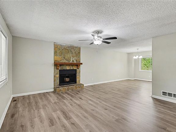 4th image of 2271 Chestnut Pl