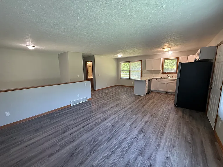 4933 Cannonsburg Rd NE — Photo 5