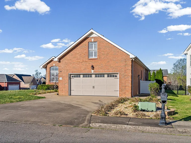 650 Appomattox Ct — Photo 4
