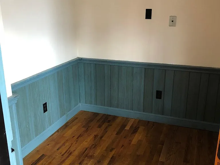 Extra Room - good for office/storage