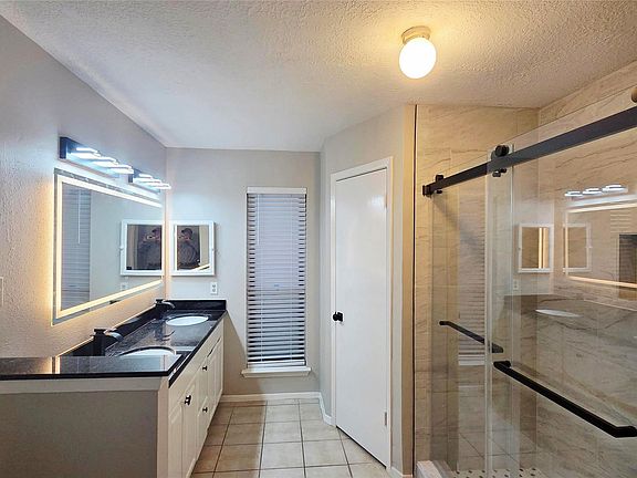 5th image of 2702 N Brompton Dr