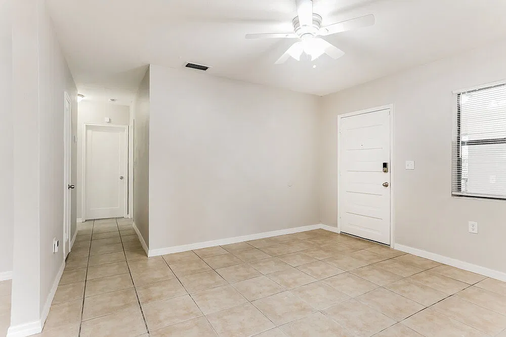 4 bed, 2.0 bath, 1729 sqft, $4,230 — Photo 4