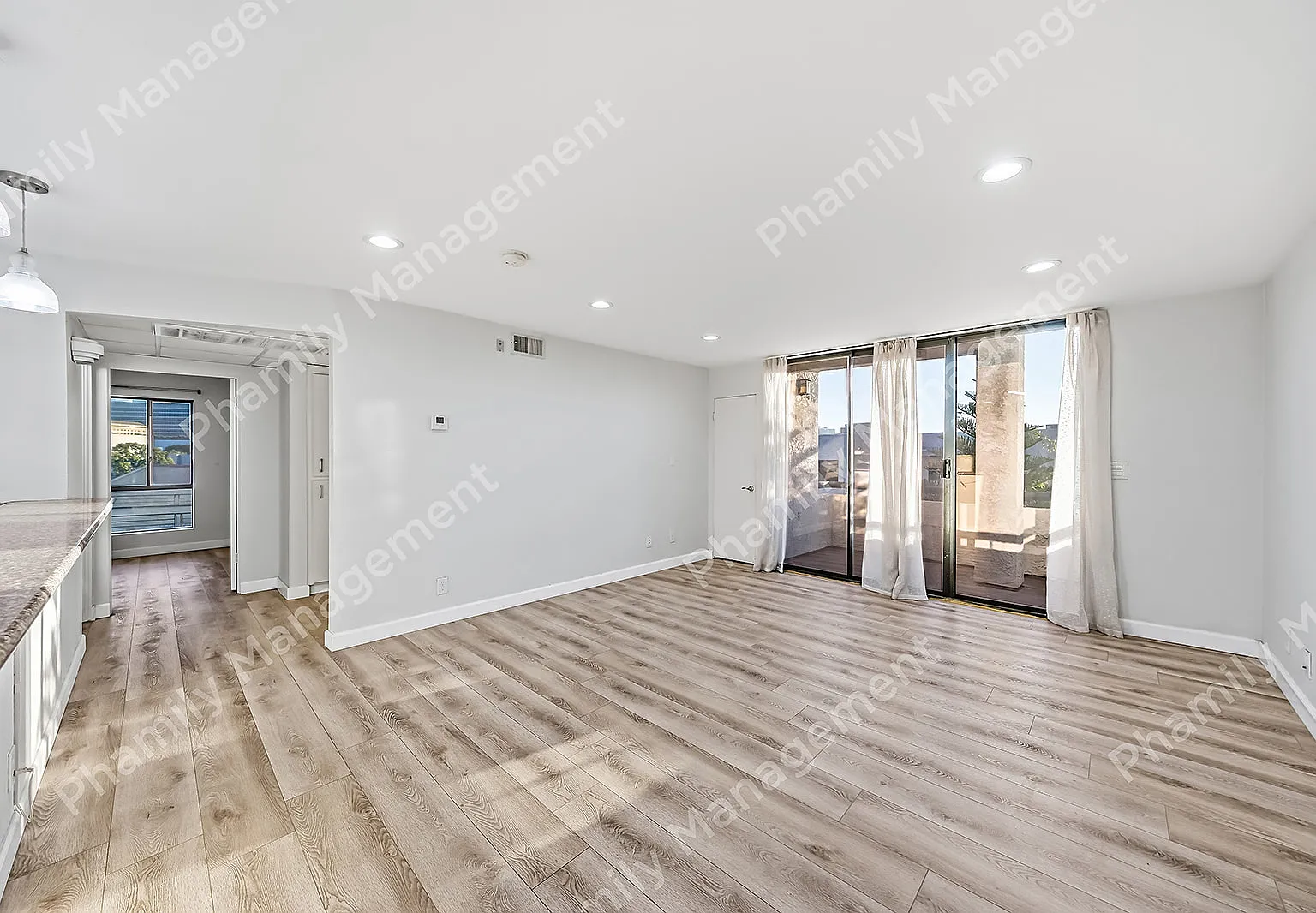 630 N Grand Ave — Photo 1