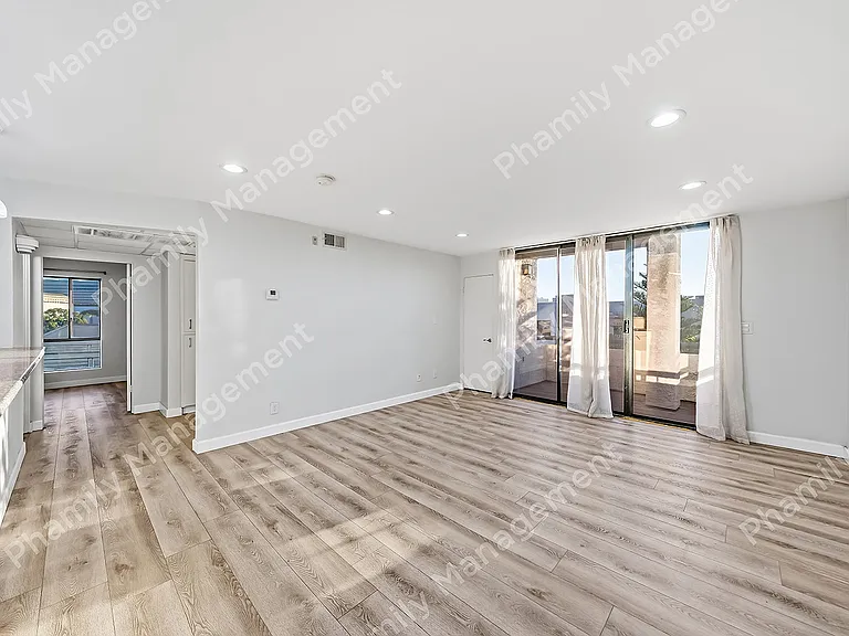 630 N Grand Ave #404 — Photo 1