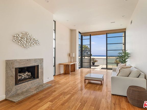4th image of 115 Ocean Front Walk