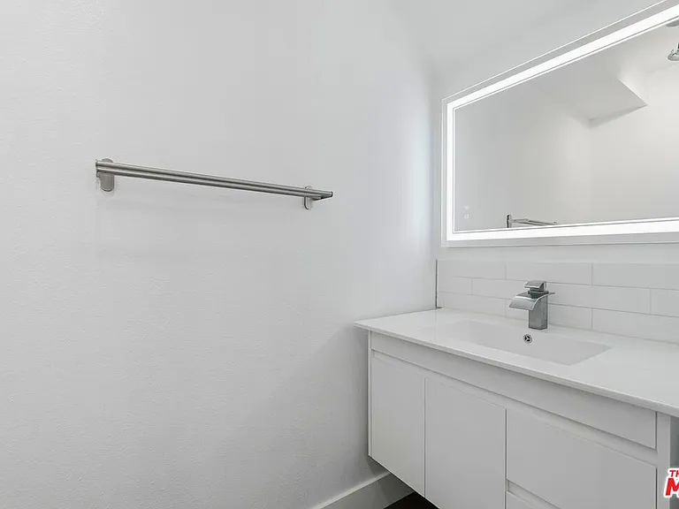 1120 Irolo St #102 — Photo 4