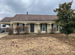 10725 Oak Leaf Dr, Olive Branch, MS 38654