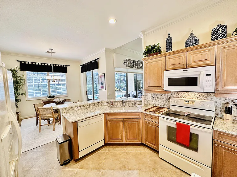 16152 Parque Ln — Photo 13