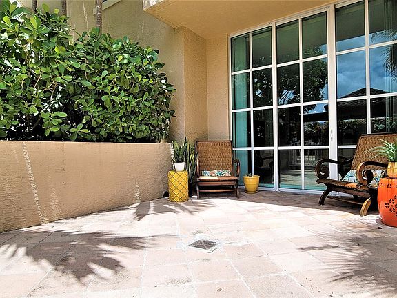4th image of 410 Evernia Street #315