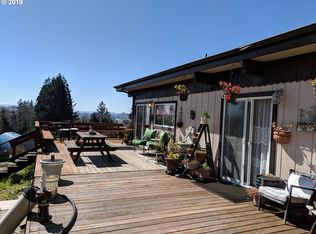 66711 Raven Rd, North Bend, OR 97459