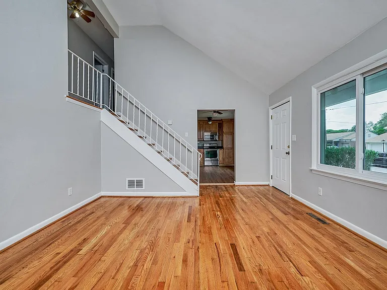 824 Morgan Trl — Photo 7