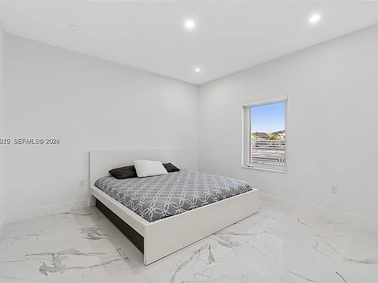 13305 SW 190th Ter — Photo 23