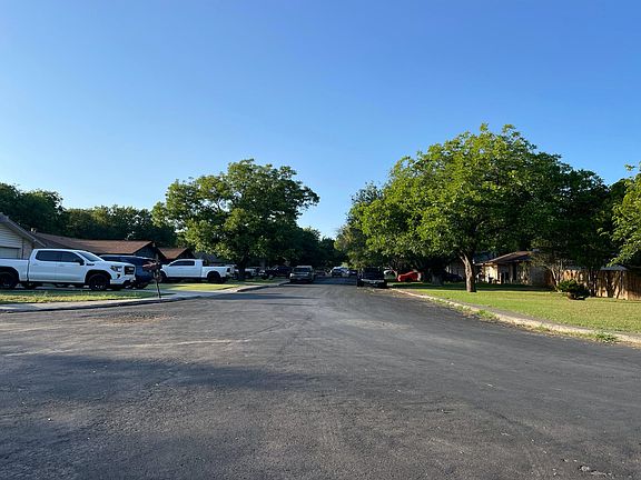 4th image of 8371 Ballantrae