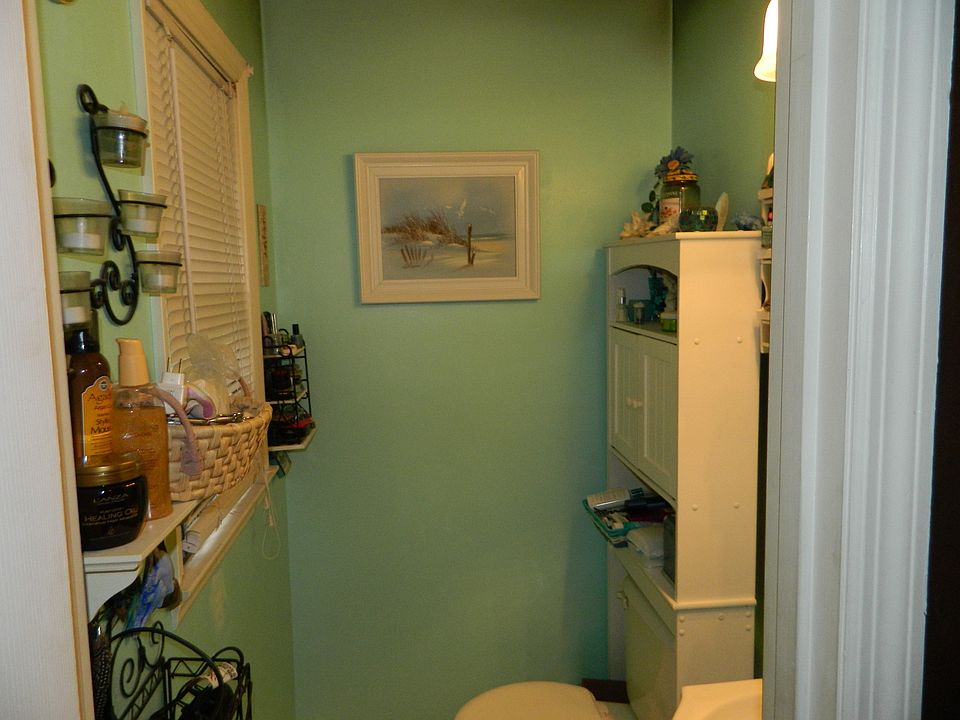 1/2 Bathroom