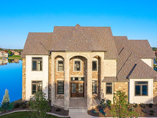 9382 Michigan Dr, Winfield, IN 46307