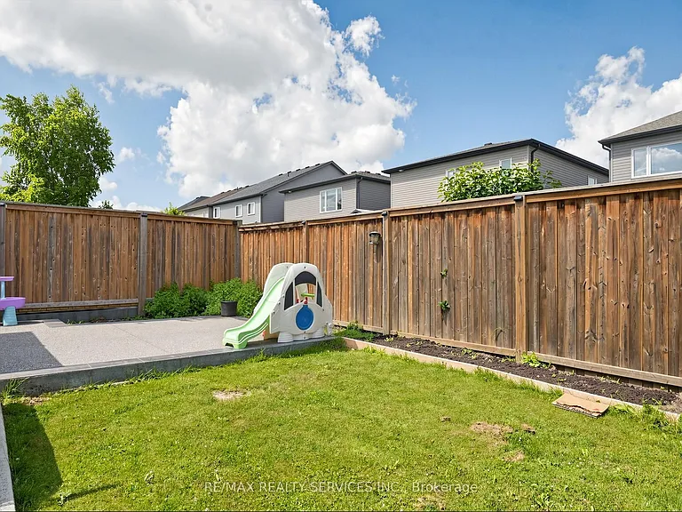 291 Hardcastle Dr — Photo 43