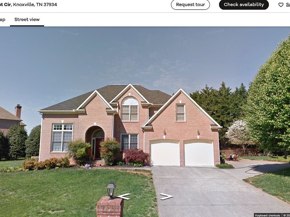 Front house view, with comfortable space between the neighboring homes