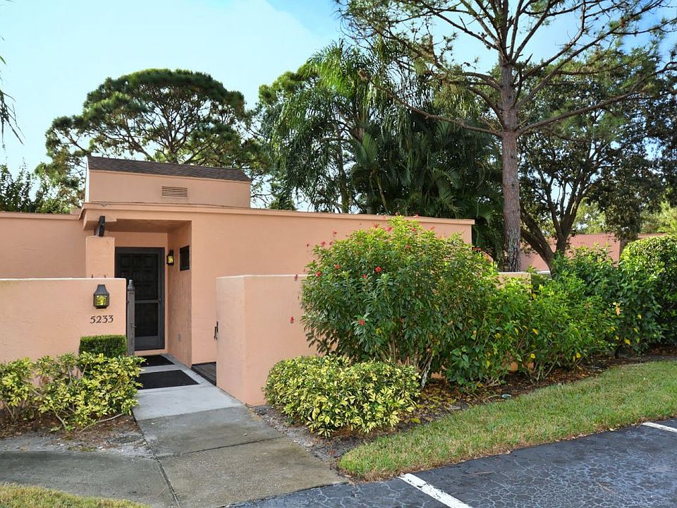 1st image of 5233 Myrtle Wood #17