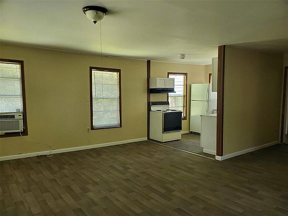 3rd image of 16849 Stinson Ln