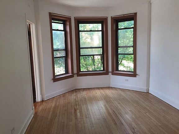 2nd image of 1001 N Richmond St Floor 3