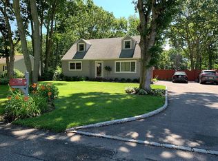 91 Blake Ave, Bohemia, NY 11716