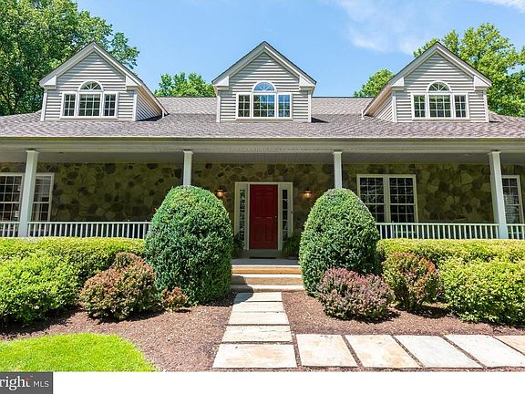 2nd image of 1437 Carolina Pl