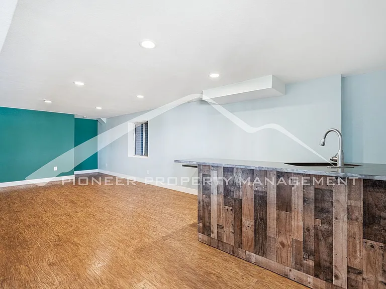 333 Sanders Cir — Photo 18