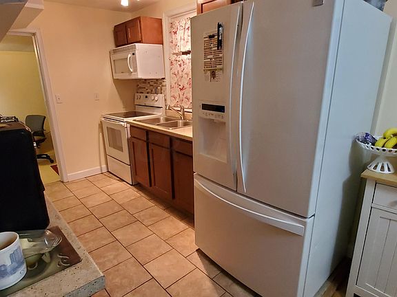 5th image of 2837 Dresden St