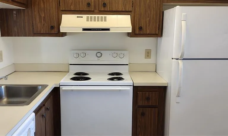9340 Lagoon Pl #302 — Photo 6