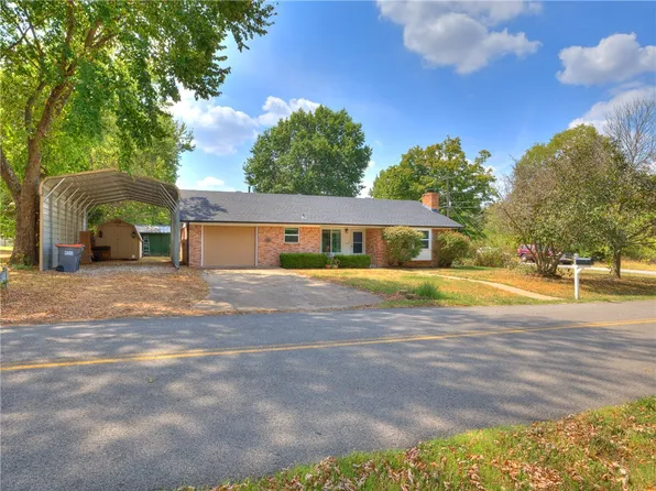 463 E Johnson Ave, Cave Springs, AR 72718