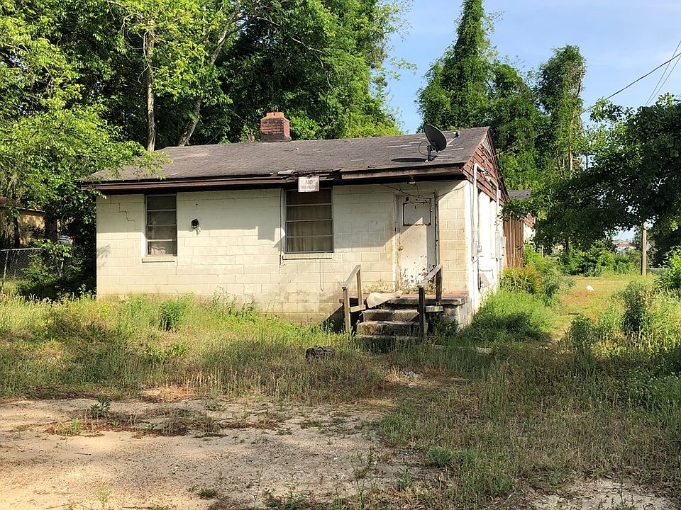 2nd image of 640 Green St NE