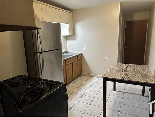 34 Agawam St #1R — Photo 4