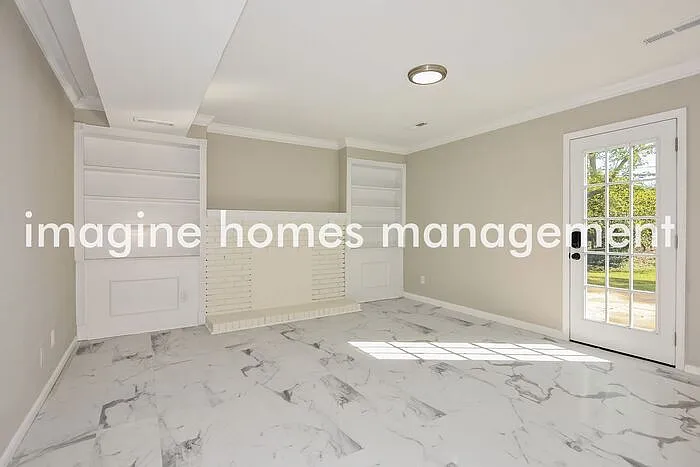 908 Broadhurst Dr — Photo 17