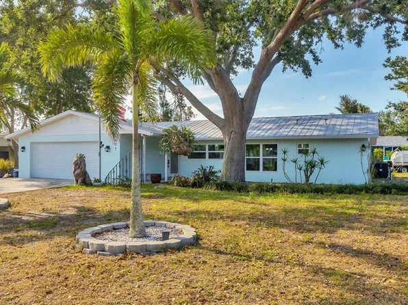 421 Blackburn Rd, Nokomis, FL 34275