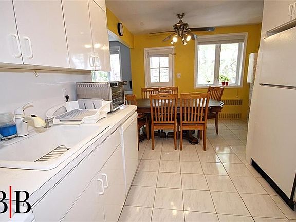 3rd image of 2424 E 63rd St