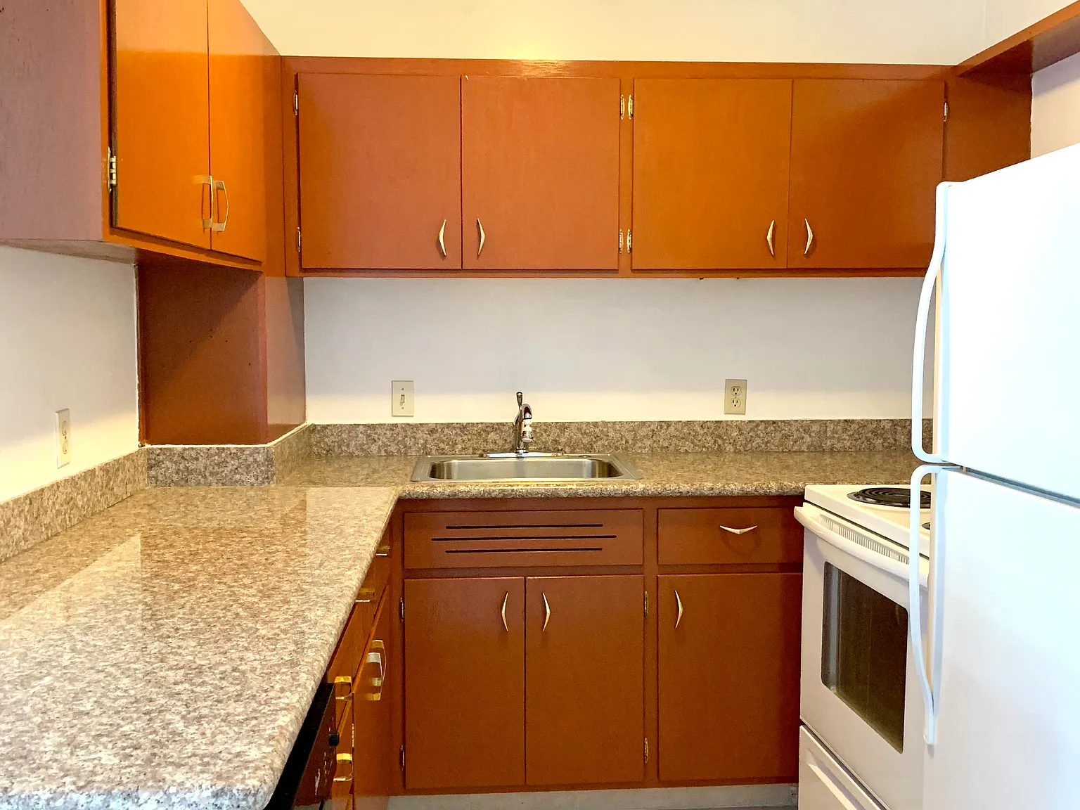 1 bed, 700 sqft, $2,430 — Photo 4