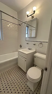 Rented by Manhattan Realty Group | media 11