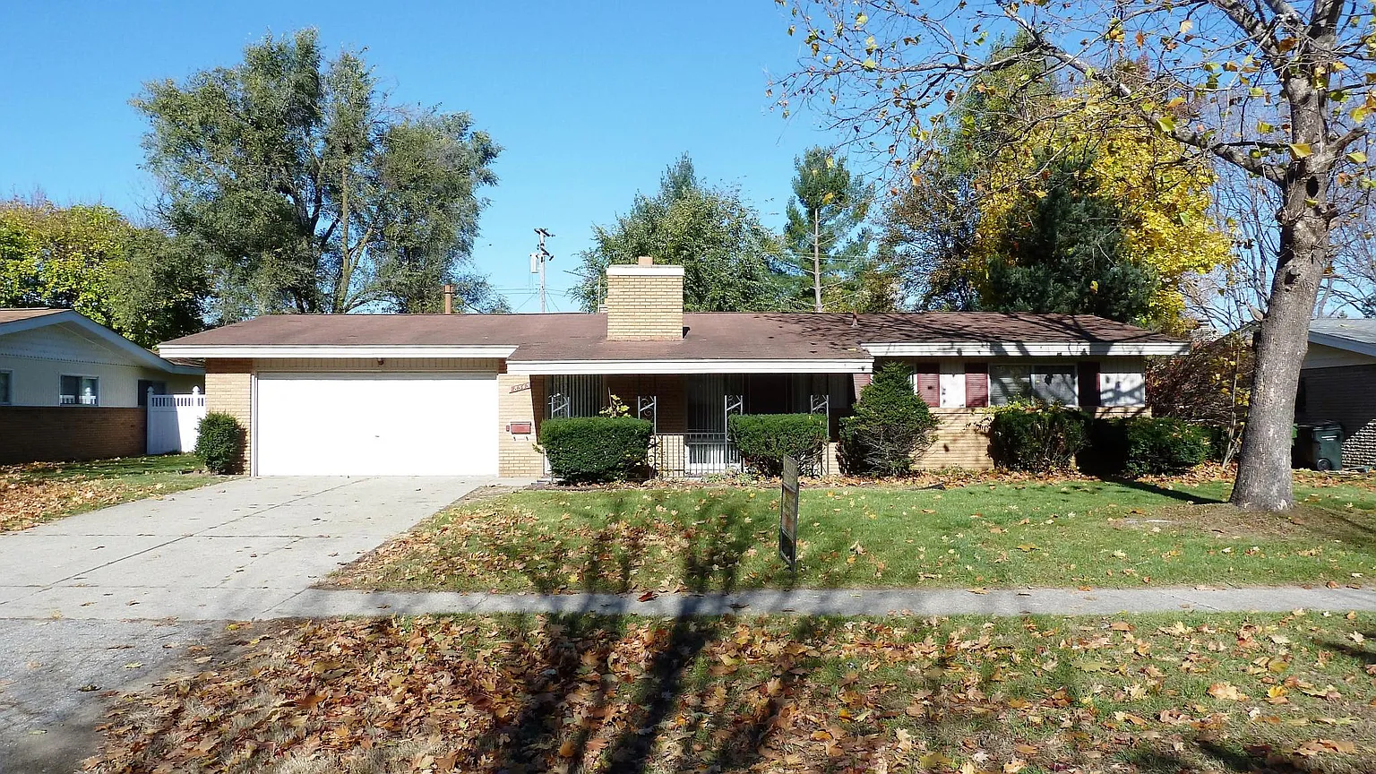 8543 Robinwood Cir photo 1